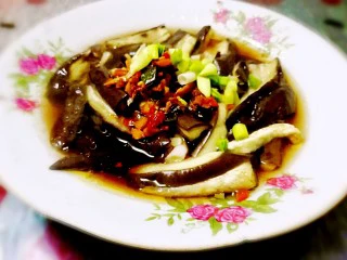 香肠风味蒸茄子~一锅两菜,香肠风味蒸茄子也可以上桌了,一锅两菜,懒人必备神技
