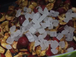 老北京小吃之“山楂糕”,一斤山楂加100g冰糖,这只是第一次加糖。