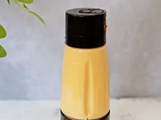 可以吸着喝的杨枝甘露,打成奶昔备用