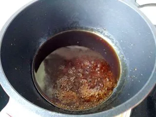  人气小吃糖不甩,煮至红糖融化