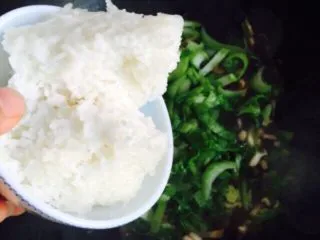 温州风味美食～炒芥菜饭,最后再放入剩米饭