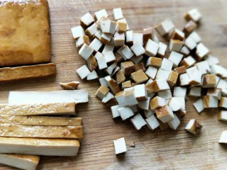 家常菜之春菜炒香干,茶干切叮