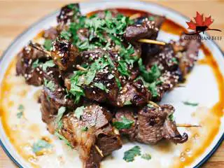 BBQ风味烤牛板腱,上桌享用吧。