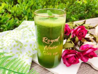 羽衣甘蓝芝麻菜苹果汁,你看,还有渐变色的呢,美极了