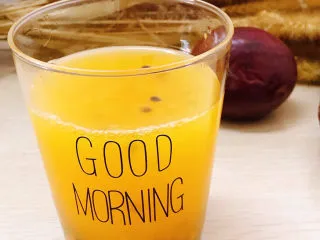 百香果蜜糖水,搅拌均匀