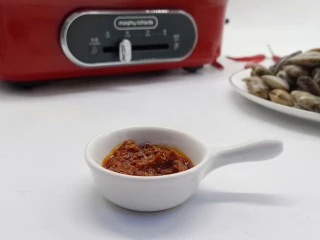 ㊙完爆街边小吃的《辣炒花蛤》,爱吃辣的、所以郫县豆瓣酱肯定少不了。