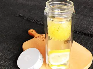 蜜渍柠檬皇菊茶,蜜渍柠檬皇菊茶可以喝了，酸甜适口，营养丰富，美容养颜，好喝又好看~