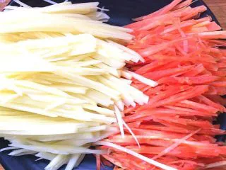 泰国风味凉拌菜,土豆，胡萝卜切丝