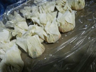 福州传统小吃——肉燕,一个个包好,这样直接水开后煮也可以