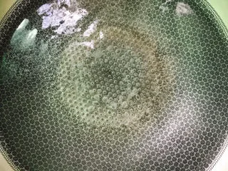 西米的完美煮法,锅中烧一大锅水