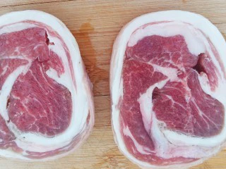 东北风味小炒,准备2块羊腿肉。