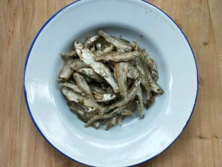 香辣下饭菜～客家小炒鱼干,家乡特色小鱼干。