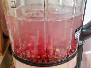 玫瑰花蜜红豆沙,再加入1000ml水。