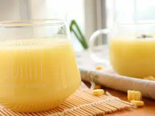 米香玉米汁(豆浆机版),大月龄的宝宝,可以单独作为早餐或者晚餐的饮品哦!搭配小饼,发糕类面食刚刚好,记得给宝宝额外搭配蔬菜蛋类肉类等。