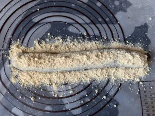 经典小吃驴打滚,撒上黄豆粉