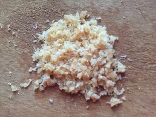 乡味~重庆小吃红油抄手,在剁成末。