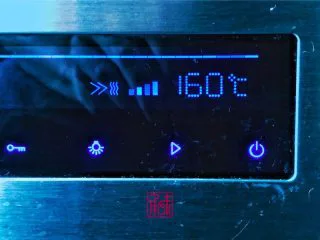 承味普罗旺斯迷迭香烤虾, 将烤箱预热到160度，在160度情况下烤6分钟