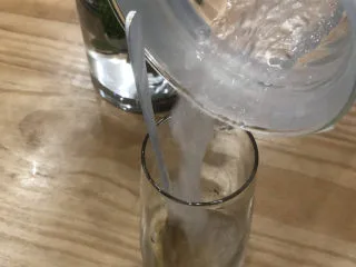 超级清爽的青瓜百香果燕窝,加入炖好的冰糖燕窝75ml左右，如果不动作冰糖燕窝的朋友可以翻我之前的菜谱，里面我有介绍