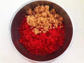 百搭风味辣椒酱,在辣椒末里加入苹果末