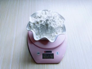 俄罗斯提拉米苏#异国美食#,首先将低筋面粉称重。