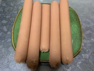 街边小吃一东北煎肠,去皮