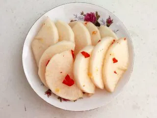 上班族的便当 风味独特的粢饭团,酸辣白萝卜