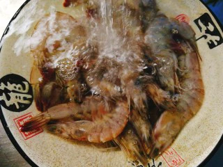 家常菜+红烧明虾,全部弄好后再用清水冲洗干净