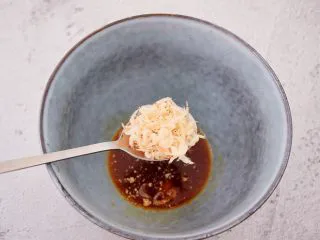 鲜虾猪肉馄饨,加入虾米