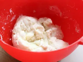 闽台风味茶点心豆沙糯米糍,5．取出，搅拌一下，再入微波炉高火1分钟。