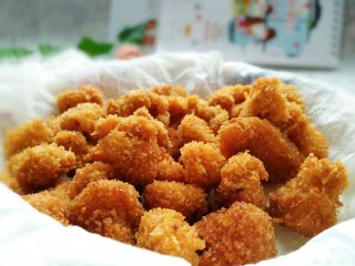 #猪年#新奥尔良小酥肉,捞出沥油！完成！趁热香酥！配番茄沙丝更好吃了！