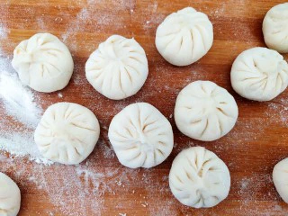 超喧软小笼包,每一个都包成圆包子。