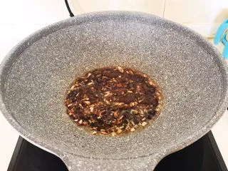 超级下饭菜 油焖尖椒,翻炒均匀