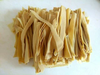 白菜烧干豆腐,干豆腐切丝