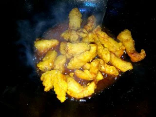 #猪里脊# 糖醋里脊,放入炸好的里脊肉