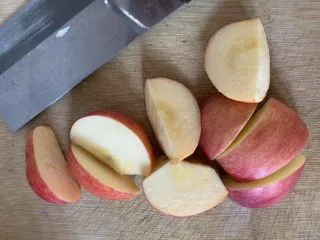 蔓越莓苹果汁,切