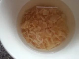 乡味~重庆小吃红油抄手,水放凉了在去换开水泡,一直泡散。