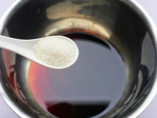 低脂爽脆开胃下饭的腌黄瓜条,1勺白糖。