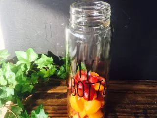 美丽的水果饮品,再铺一层车厘子块