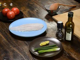 能吃下一盆米饭的------茄汁龙利鱼,首先准备材料