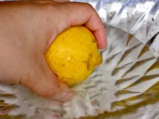 柠檬铁观音蜂蜜茶,搓洗掉蜡油，清洗掉残余农药