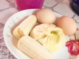 顺滑牛奶火龙果,配上早餐主食，一份营养搭配的早餐不在话下啦