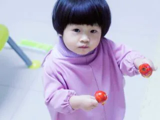 老北京小吃之冰糖葫芦,自己做虽然麻烦,好在干净放心。