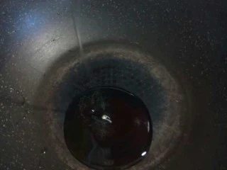 蒜蓉粉丝娃娃菜,锅中放油。