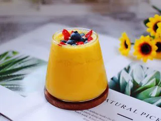 芒果苹果奶昔,一杯奶昔喝下去，浑身舒坦很多。