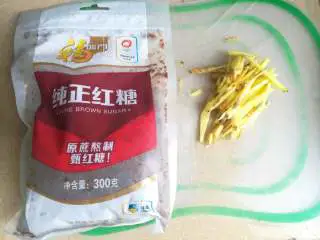 家乡小吃——姜汁红糖豆花,这时可以开始准备红糖姜汁水