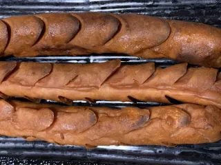 街边小吃一东北煎肠,出锅