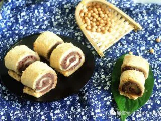 老北京小吃之“驴打滚”,我喜欢吃自己做的糕点是因为不喜欢太甜的东西,店里卖的都太甜了,温馨提醒一下,糯米不好消化,不建议一次吃太多哦~