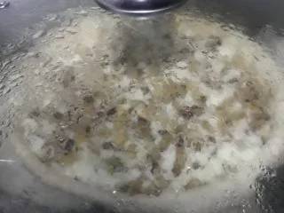 老北京清真小吃-糖卷果,开火蒸20分钟。