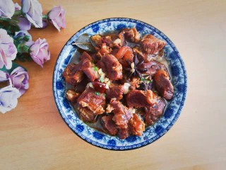 秘制红烧牛肉,盛出装盘