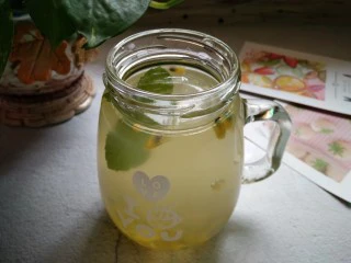 百香果薄荷蜂蜜水,酸酸甜甜的，带点薄荷的清香